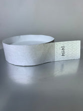 Cargar imagen en el visor de la galería, Brazalete Tyvek® ¾”
